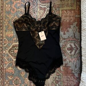 Pinsy NWT sculpting Lace Shape Wear Bodysuit